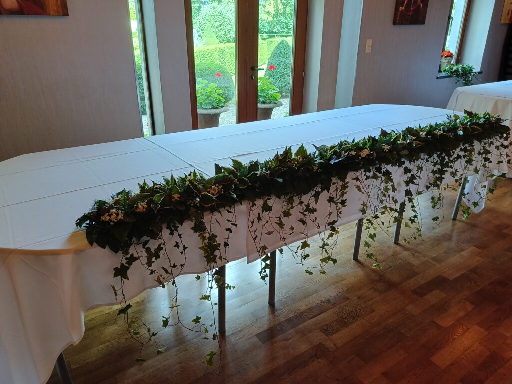 Guirlande de table d&rsquo;honneur — Cascade de verdure