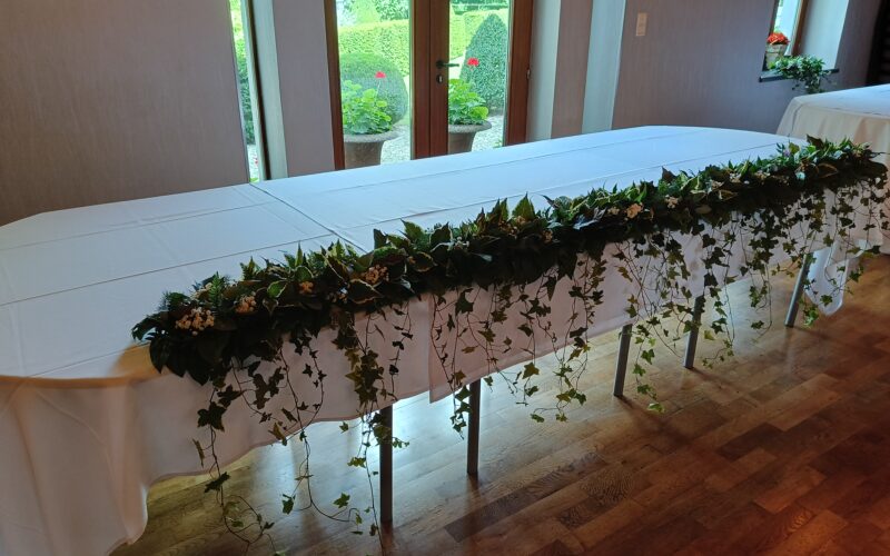 Guirlande de table d&rsquo;honneur — Cascade de verdure