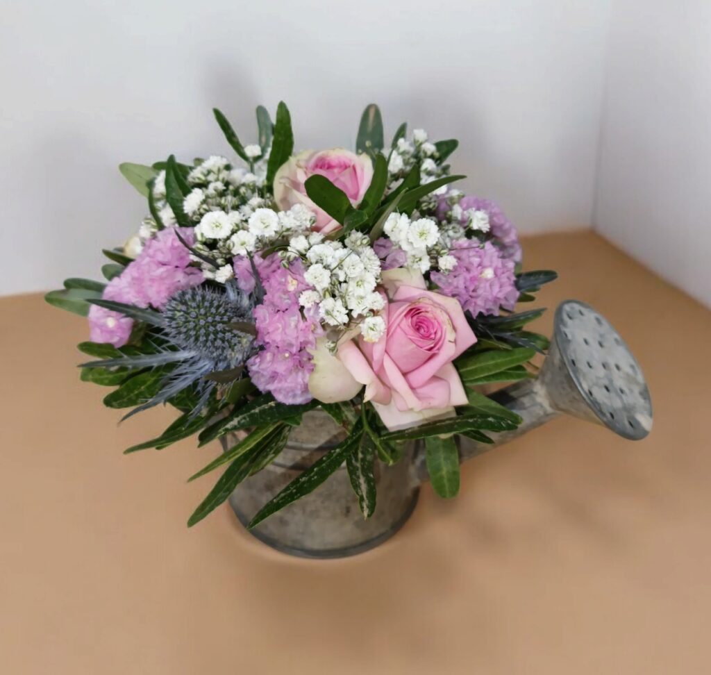 Arrosoir fleuri champêtre