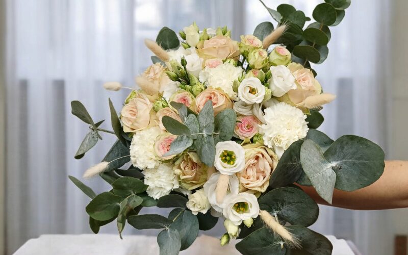 Bouquet de mariée — Élégance nude & eucalyptus