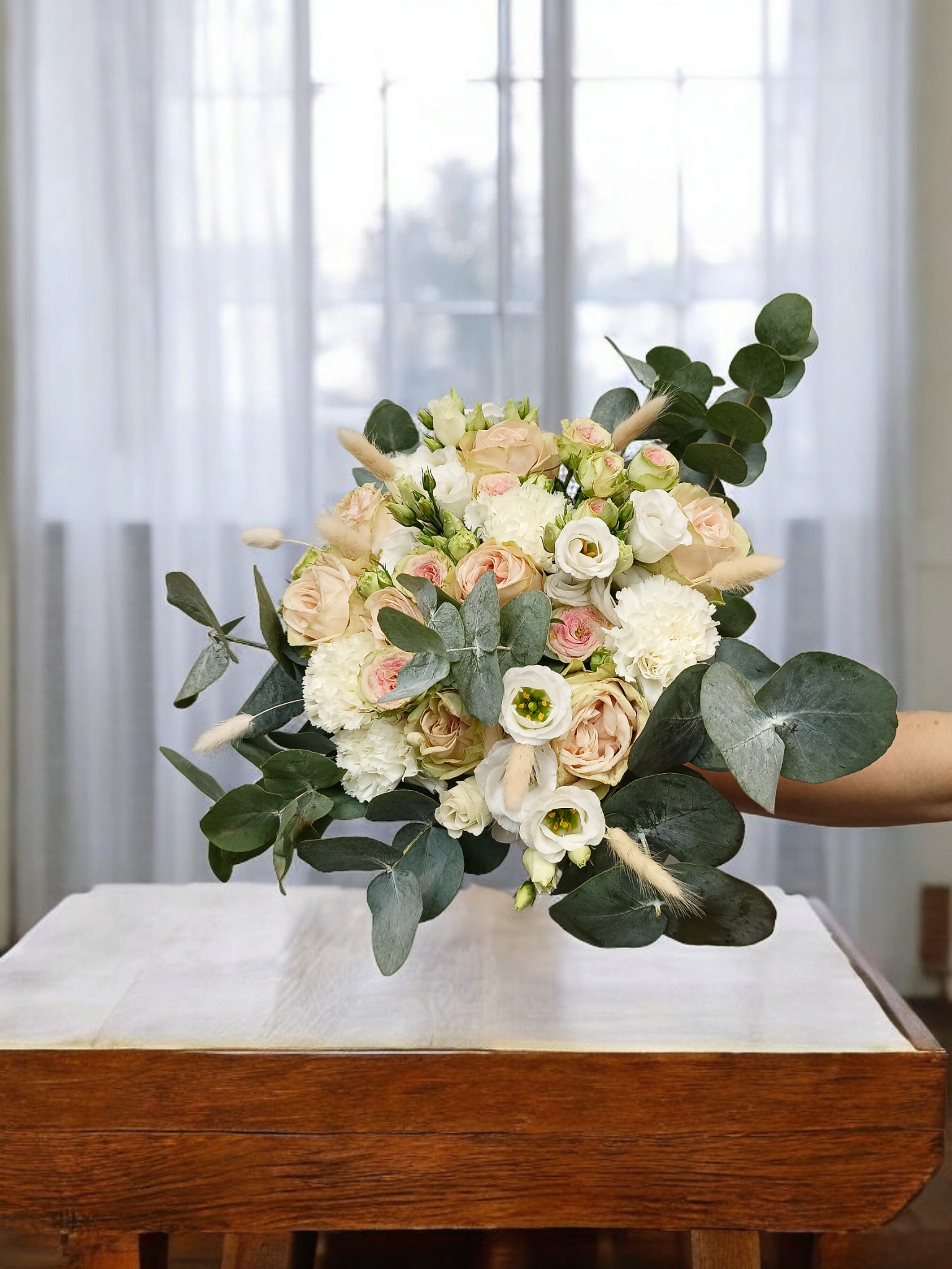 Bouquet de mariée — Élégance nude & eucalyptus